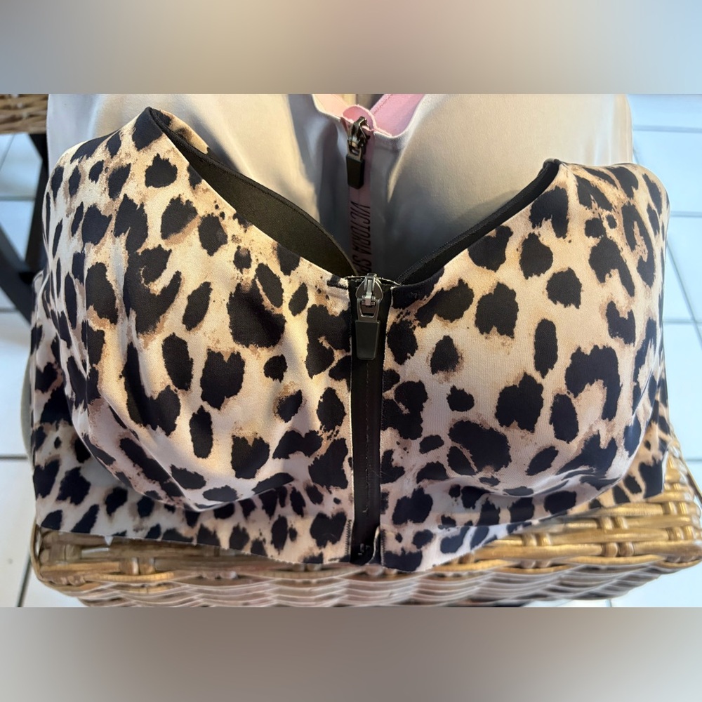 Victoria's Secret 36DDD 2-Layer Sport Bras-set of 4-pink, white, black, leopard - Picture 10 of 16